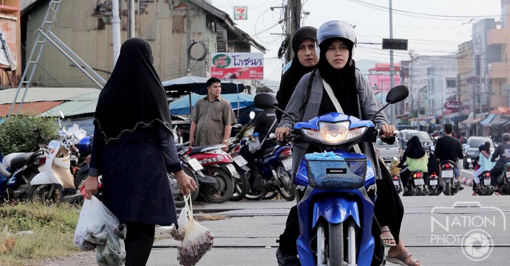 ชาวไทยมุสลิม 3 ชายแดนใต้ฉลอง"รายอฮัจยี"กระตุ้นการค้าคึกคัก ชาวไทยมุสลิม 3 ชายแดนใต้ฉลอง"รายอฮัจยี"กระตุ้นการค้าคึกคัก