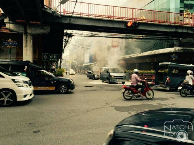 แก๊สรถตู้บึ้มกลางสี่แยก ลามรถวอดอีกสองคัน