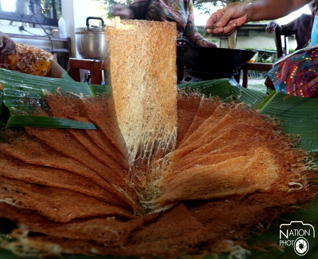 ขนมลา... ขนมคู่บุญเดือนสิบของชาวใต้