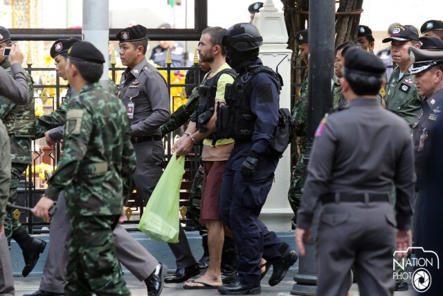 ชมภาพ ตร. คุม "อาเดม-ยูซุฟู" ทำแผนประกอบคำรับสารภาพ