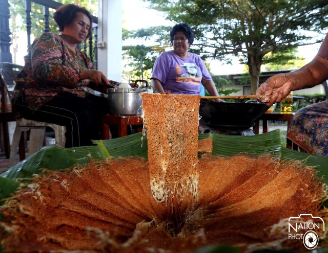 ขนมลา... ขนมคู่บุญเดือนสิบของชาวใต้