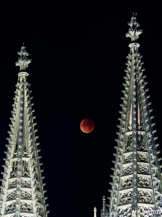 หลายชาติได้ชม"จันทรุปราคา"เต็มดวงควบ"ซูเปอร์มูน"