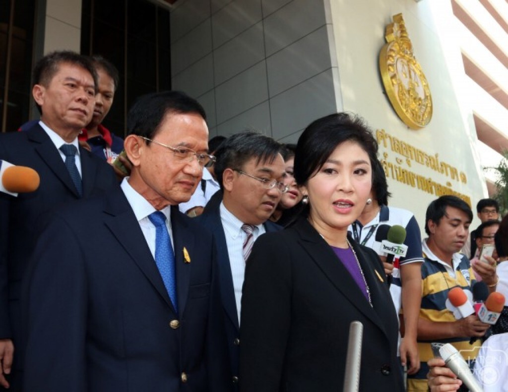 "ยิ่งลักษณ์" ยื่นฟ้องอัยการสูงสุดกับพวกคดีจำนำข้าว "ยิ่งลักษณ์" ยื่นฟ้องอัยการสูงสุดกับพวกคดีจำนำข้าว
