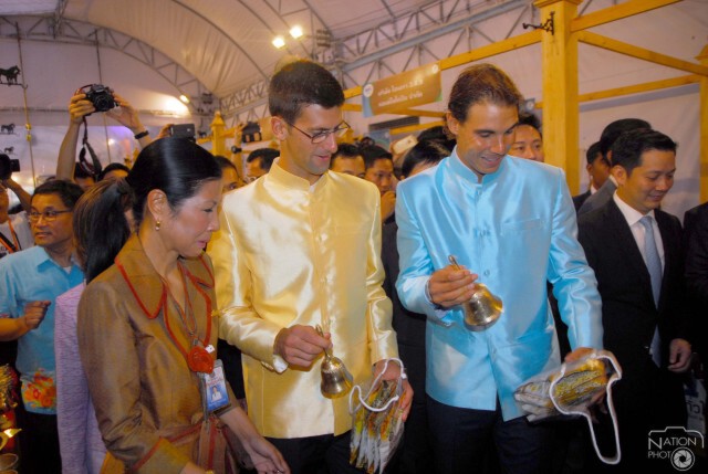 นายกฯพา "นาดาล-ยอโควิช" เที่ยวตลาด SME ข้างทำเนียบ