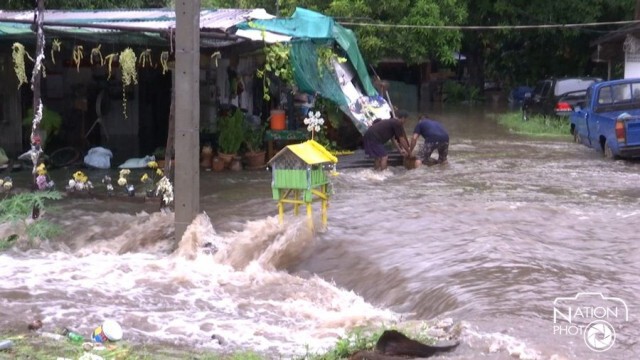 ลพบุรีฝนตกหนัก"น้ำท่วมสูง"