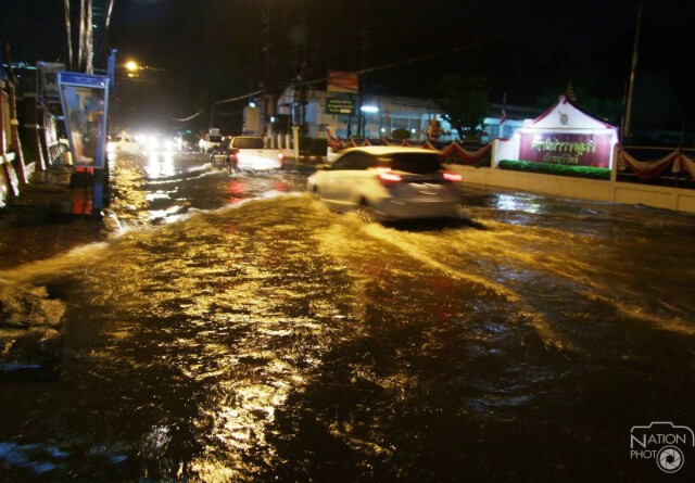 "มูจีแก" ทำฝนตกหนัก น้ำท่วมถนนหลายสาย