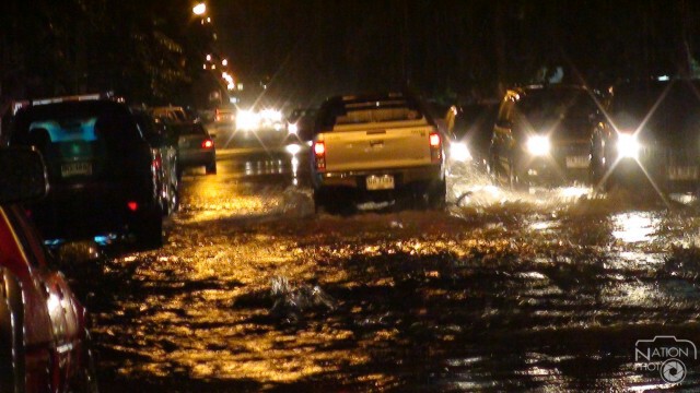 "มูจีแก" ทำฝนตกหนัก น้ำท่วมถนนหลายสาย