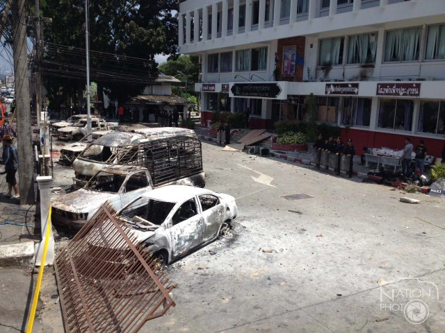 ภาพชุด สภ.ถลางเช้าวันนี้หลังเกิดเหตุจลาจล