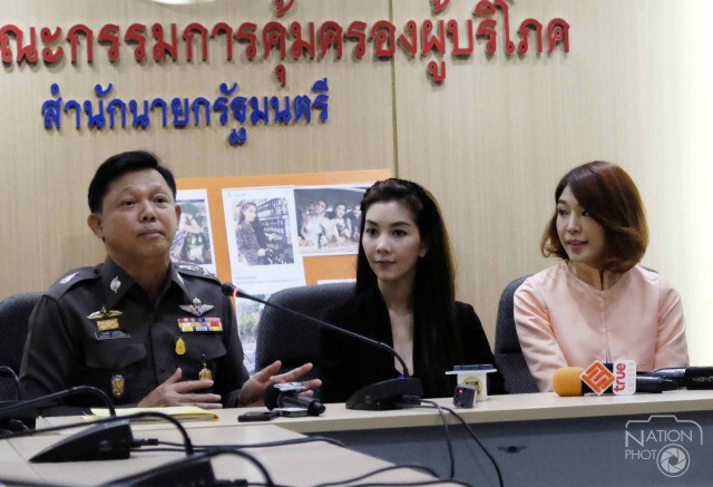 “วุ้นเส้น”-“หญิงแย้” เข้าพบตำรวจ แจงโพสต์เบียร์