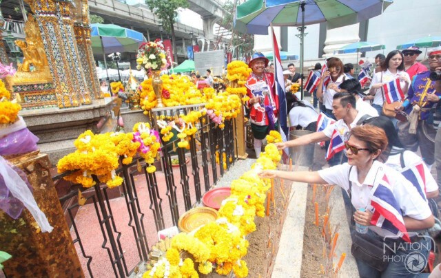 นักกีฬาทีมชาติไทยร่วมรณรงค์แจกสติ๊กเกอร์ "Stronger Together"