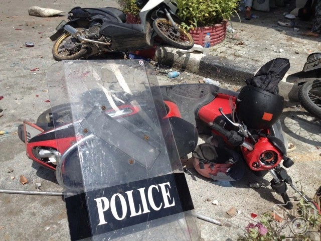 ภาพชุด สภ.ถลางเช้าวันนี้หลังเกิดเหตุจลาจล