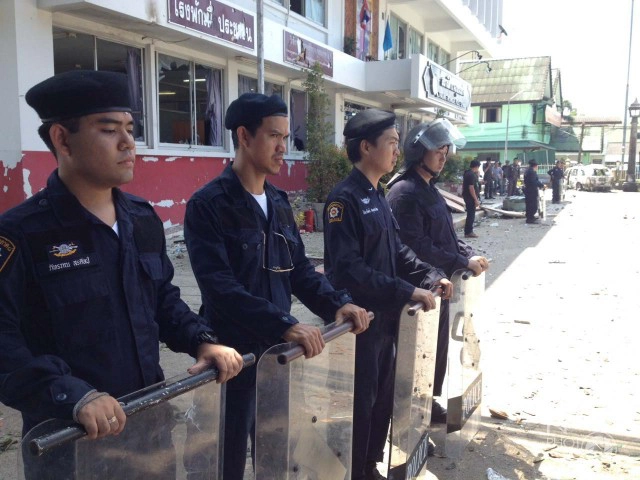 ภาพชุด สภ.ถลางเช้าวันนี้หลังเกิดเหตุจลาจล