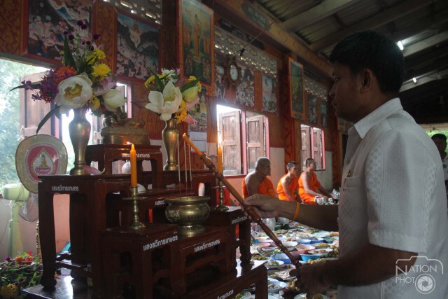 ชาวลับแลสืบสานประเพณีทำบุญกองข้าวเดือน 10