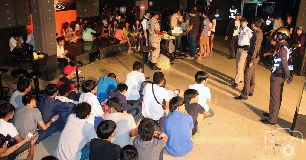 บุกจับผับดังปล่อยเด็กต่ำกว่า 20 ปีเที่ยวกว่า 100 คน