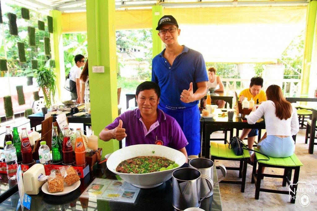 ท้านักชิมเปิบก๊วยเตี๋ยวชามยักษ์ 600 บาท ถ้าหมดใน 35 นาที "กินฟรี"