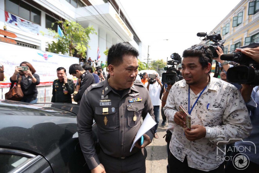 สื่อทุกแขนงรอทำข่าวนำผู้ต้องหาหมิ่นเบื้องสูง"ฝากขัง"
