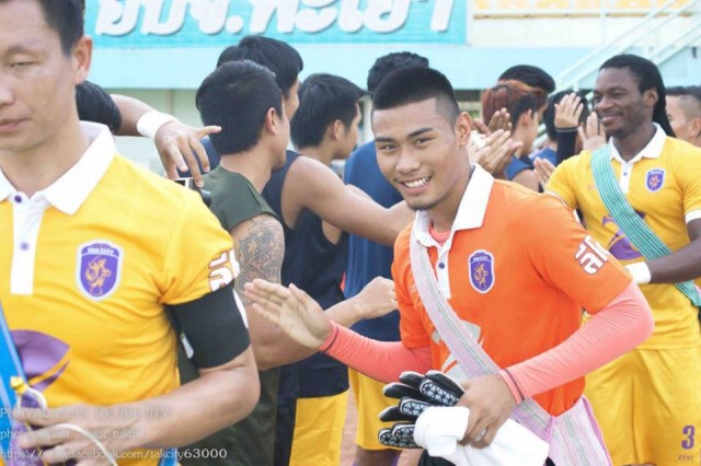 ไอเดียเจ๋ง! แข้งตาก ซิตี้ "สะพายย่าม" แจกให้ทีมคู่แข่ง ก่อนดวลแข้ง