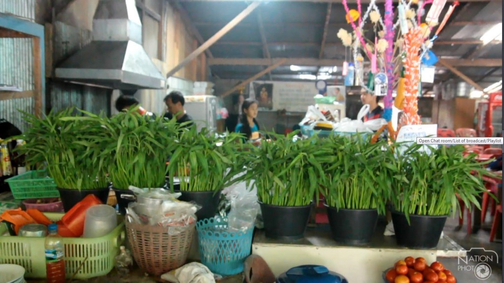 โชว์ผัดผักบุ้งไฟแดงตั้งเป็นไม้ประดับ ขายดีหมดทุกวัน