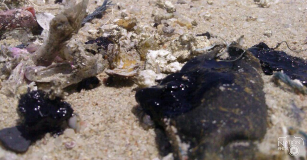 พบคราบน้ำมันดำ ลอยติดชายหาดหัวหิน-เขาตะเกียบ 10 กม.