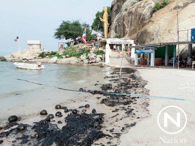 พบคราบน้ำมันดำ ลอยติดชายหาดหัวหิน-เขาตะเกียบ 10 กม.
