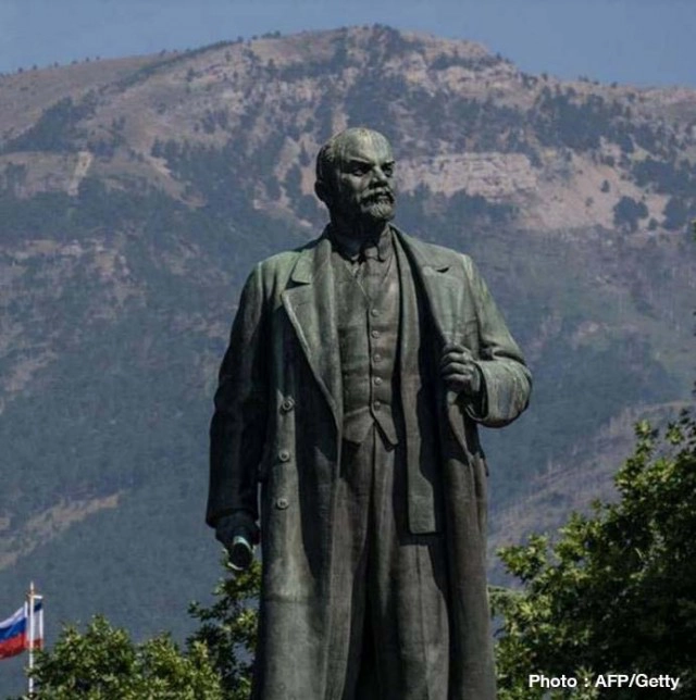 "ยูเครน"เปลี่ยนโฉมรูปปั้น"เลนิน"เป็นลอร์ดมืด พร้อมปล่อย Wi-fi ให้ใช้ฟรี