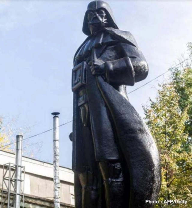 "ยูเครน"เปลี่ยนโฉมรูปปั้น"เลนิน"เป็นลอร์ดมืด พร้อมปล่อย Wi-fi ให้ใช้ฟรี