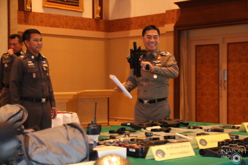 เปิดภาพของกลางที่ ตร.นำมาแถลงในคดีม.112 เปิดภาพของกลางที่ ตร.นำมาแถลงในคดีม.112