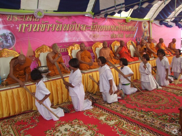 สภาวัฒนธรรมนำน้ำตาลมงคลให้ปรุงข้าวทิพย์ ในวันออกพรรษา