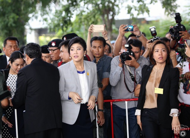 "ยิ่งลักษณ์" ตรวจหลักฐานจำนำข้าว