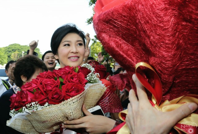 "ยิ่งลักษณ์" ตรวจหลักฐานจำนำข้าว