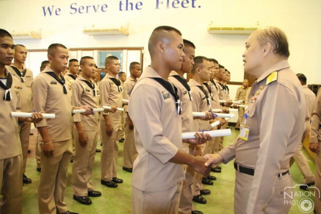 ฐานทัพเรือสัตหีบ มอบประกาศเกียรติคุณทหารปลดประจำการ 113 นาย