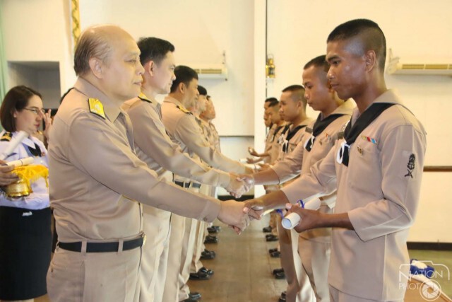 ฐานทัพเรือสัตหีบ มอบประกาศเกียรติคุณทหารปลดประจำการ 113 นาย