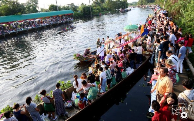 ลาดกระบังจัดงาน "ตักบาตรพระร้อยทางเรือ"