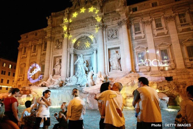 น้ำพุเทรวีในกรุงโรม เปิดให้ชมแล้ว
