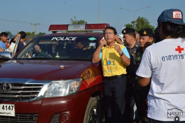 ผู้ขายล็อตเตอรี่เมืองเลยกว่า 800 ฮือปิดถนนโวย "ยี่ปั๊วะขายแพง"