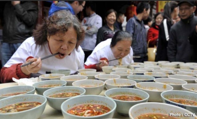 เชื่อหรือไม่ 1 นาที กินก๋วยเตี๋ยวได้ 43 ชาม