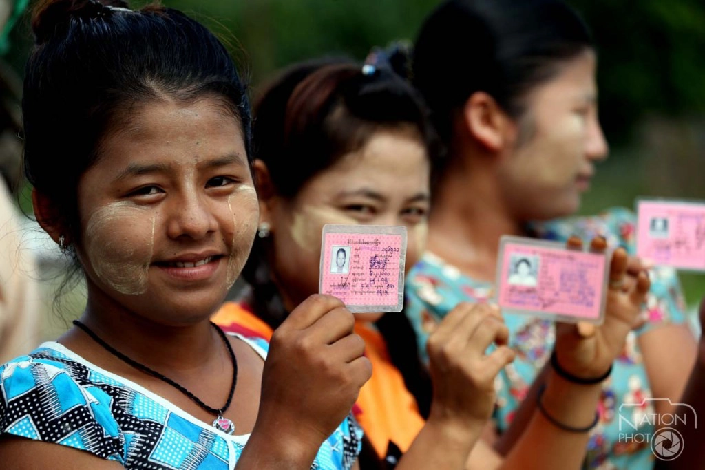 แรงงานชาวพม่าในไทย ลุ้น! อองซานชนะเลือกตั้ง แรงงานชาวพม่าในไทย ลุ้น! อองซานชนะเลือกตั้ง