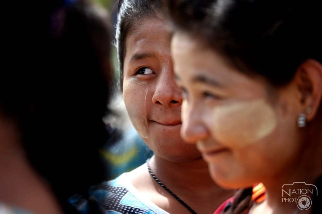 แรงงานชาวพม่าในไทย ลุ้น! อองซานชนะเลือกตั้ง