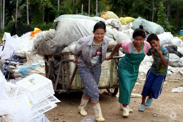 แรงงานชาวพม่าในไทย ลุ้น! อองซานชนะเลือกตั้ง