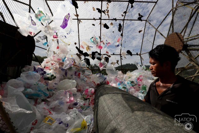 แรงงานชาวพม่าในไทย ลุ้น! อองซานชนะเลือกตั้ง