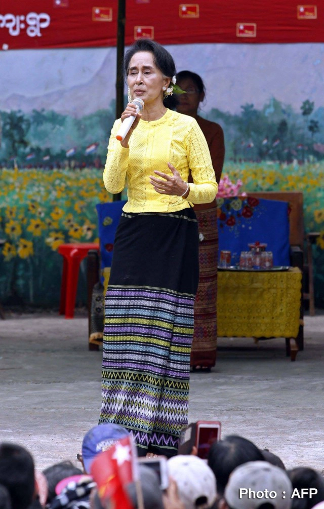 เสื้อผ้า หน้า ผม "ซูจี"