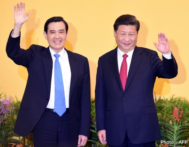 ภาพประวัติศาสตร์! ผู้นำจีน-ไต้หวัน "จับมือ"