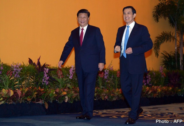 ภาพประวัติศาสตร์! ผู้นำจีน-ไต้หวัน "จับมือ"