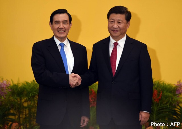 ภาพประวัติศาสตร์! ผู้นำจีน-ไต้หวัน "จับมือ"