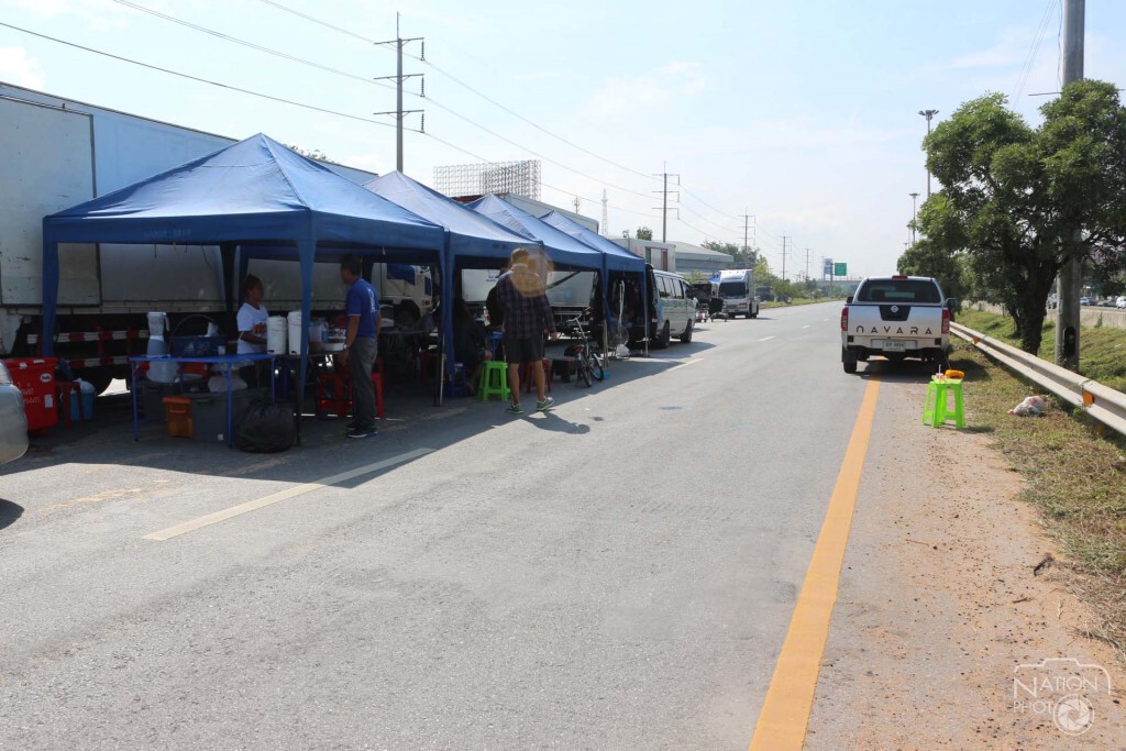 ชาวบ้านปทุมฯร้องสื่อกองถ่ายละคร ขอปิดถนนหกโมงเช้าถึงหกโมงเย็น