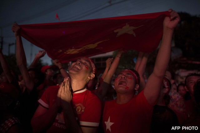 สุดคึกคัก...บรรยากาศหน้าพรรค NLD กลางเมืองย่างกุ้ง