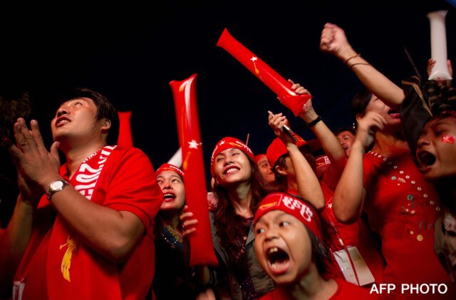 สุดคึกคัก...บรรยากาศหน้าพรรค NLD กลางเมืองย่างกุ้ง