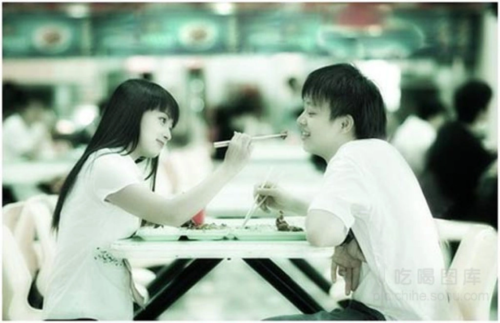 มหาวิทยาลัยจีนออกกฎใหม่ "ห้ามนศ. ป้อนข้าวกันในโรงอาหาร"