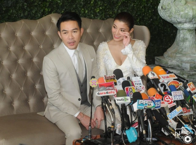 "เอมมี่ มรกต" ควง แฟนหนุ่ม"จิรายุทธ" เข้าพิธีวิวาห์หวานชื่น