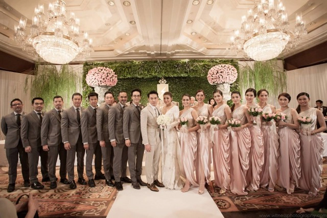 "เอมมี่ มรกต" ควง แฟนหนุ่ม"จิรายุทธ" เข้าพิธีวิวาห์หวานชื่น